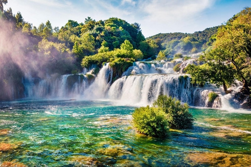 Plongée dans l'émerveillement : les cascades de la Vis et leurs secrets cachés